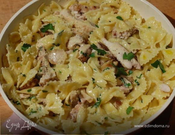 Паста с курицей и белыми грибами 