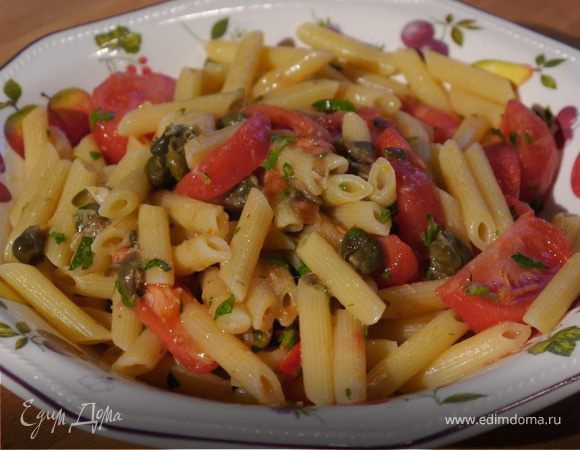 Пенне с помидорами, чили и соусом из анчоусов 