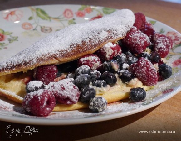 Омлет-суфле с ягодами и вареньем 