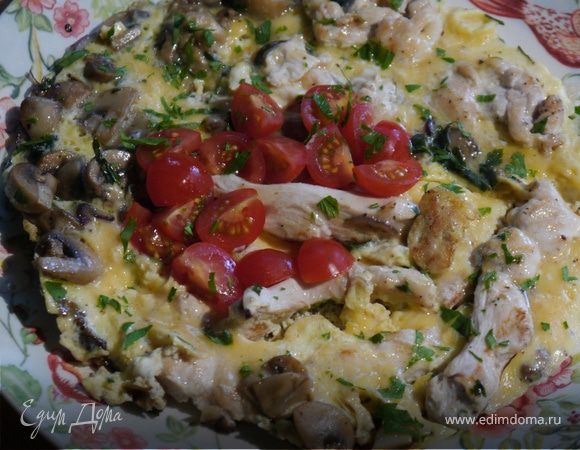 Простой омлет с курицей и шампиньонами 