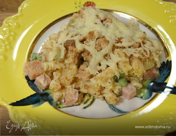 Запеканка из макарон с ветчиной, зеленым горошком и горчицей