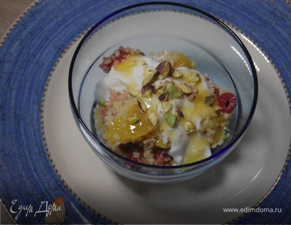 Цитрусовый кускус с малиной и фисташками 