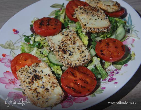 Греческий салат с жареным сулугуни 