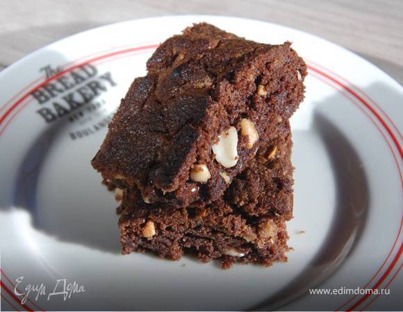 Шоколадный пирог с арахисом 