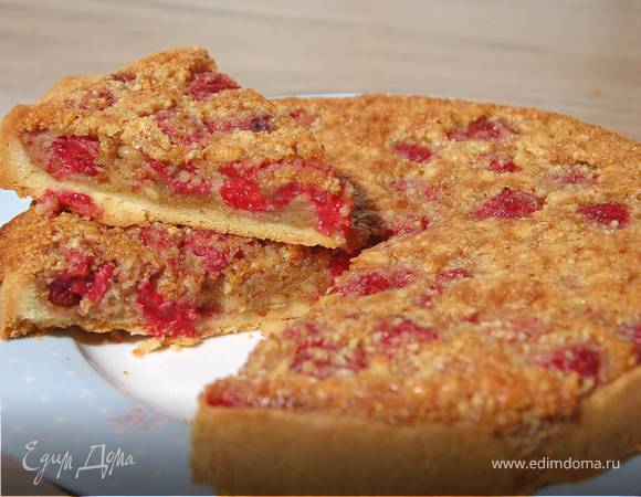 Тарт с малиной и кедровыми орешками 