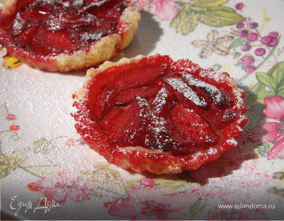 Ароматные тарталетки со сливами 