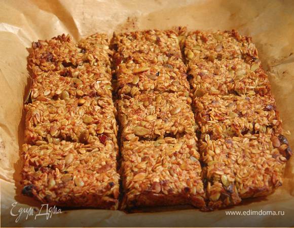 Пряные овсяные квадратики с финиками 