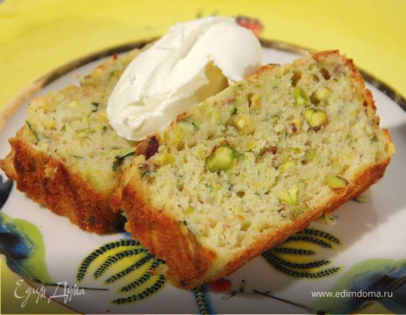 Кекс с цукини и фисташками 