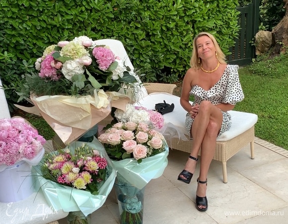 Рецепт пирожных со сливами и взбитыми сливками от Юлии Высоцкой | #сладкоесолёное №45