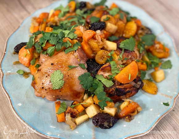 Запеченные куриные бедра с курагой и пастернаком