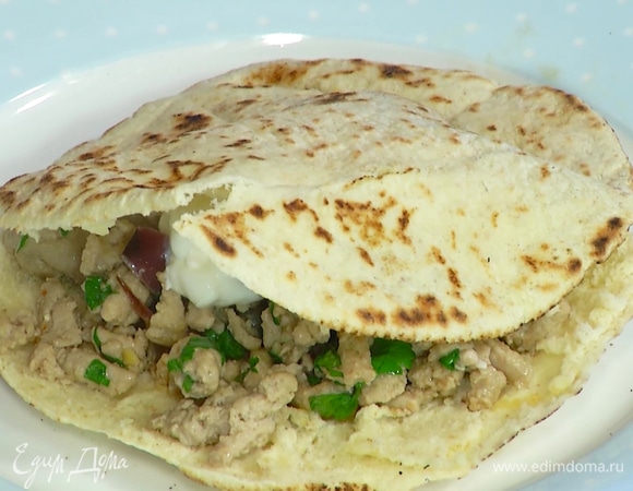 Питы с пикантным фаршем из индейки и кешью