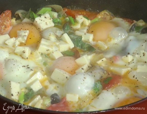 Средиземноморская яичница с овощами