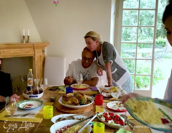 Семейный ужин: готовим 2 вида пасты и запекаем птицу | «Высоцкая отвечает» №36