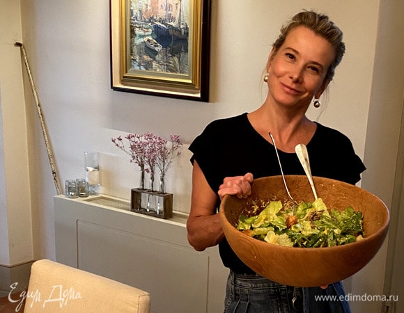 Салат «Цезарь» с анчоусами | #сладкоесолёное №228