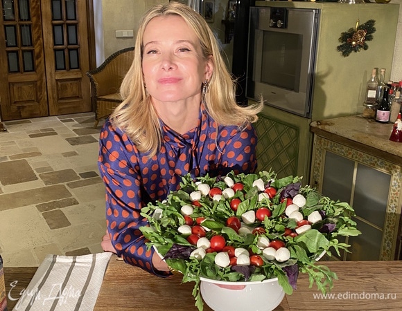 Праздничная закуска из помидоров, моцареллы и руколы с соусом из тунца | #сладкоесолёное №233