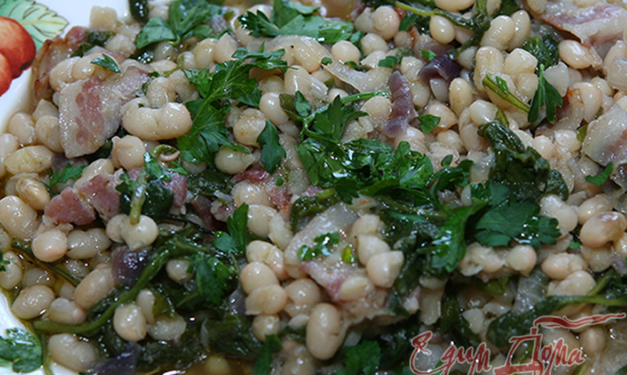 Свинина с фасолью и шпинатом