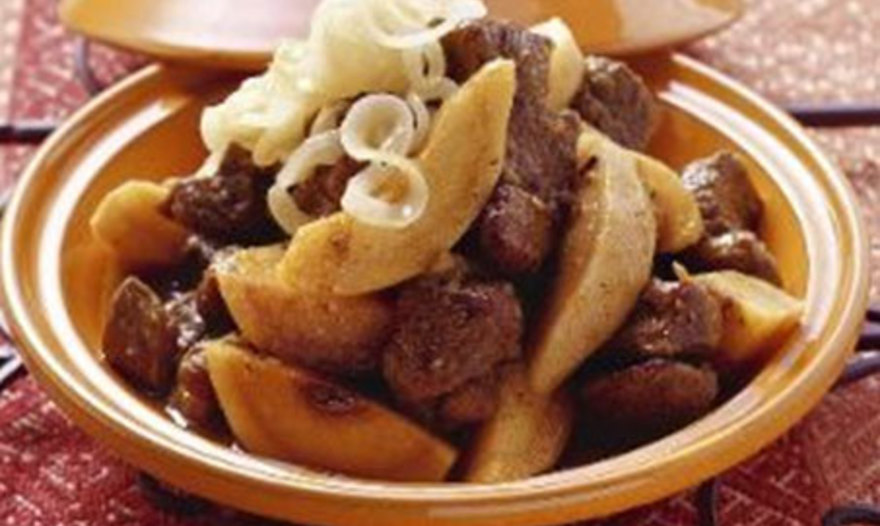 Мясо тушеное с айвой