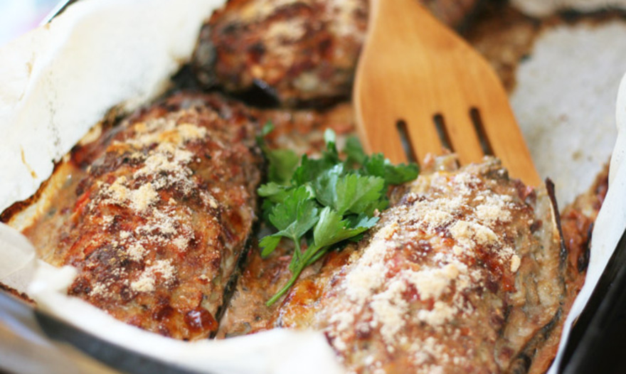 Баклажаны с мясом, помидорами и сыром сулугуни