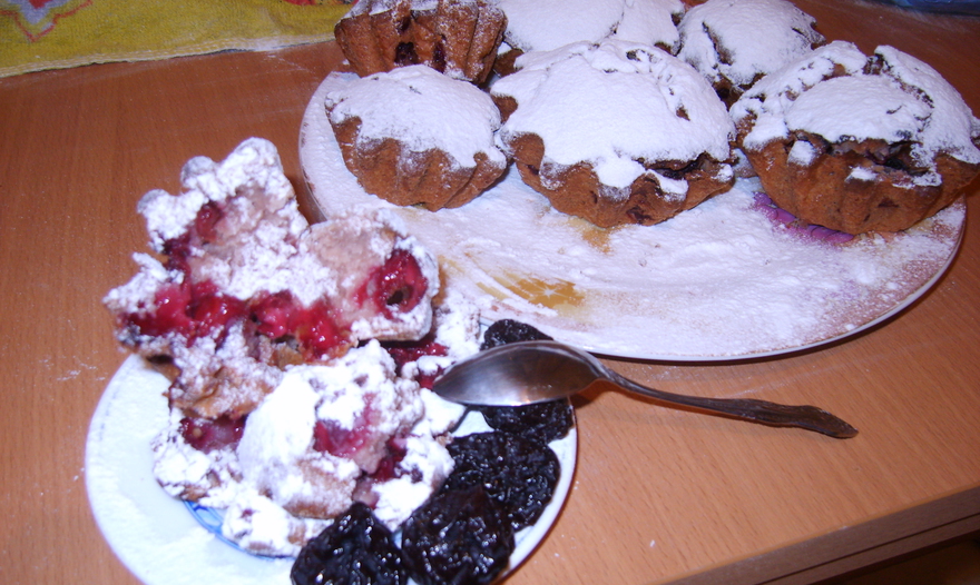 Кексы с вишней и лимонной цедрой