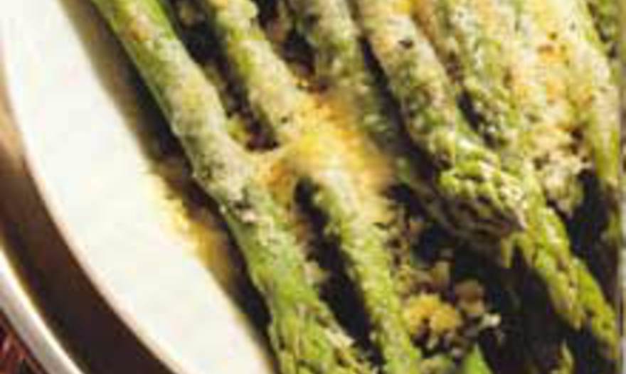 Спаржа с пармезаном 