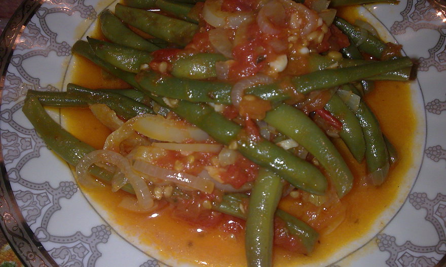 Горячий салат из фасоли по-итальянски