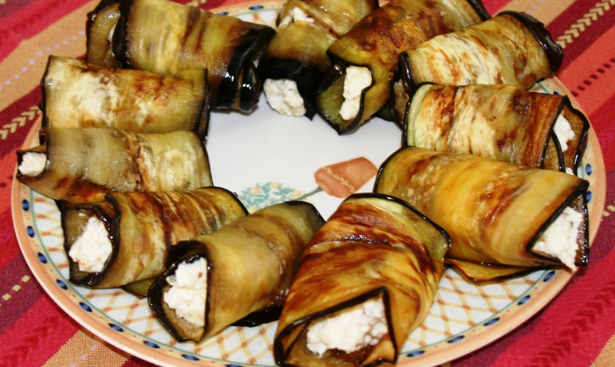 Рулетики из баклажанов