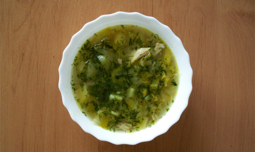 Куриный суп с яблоками.