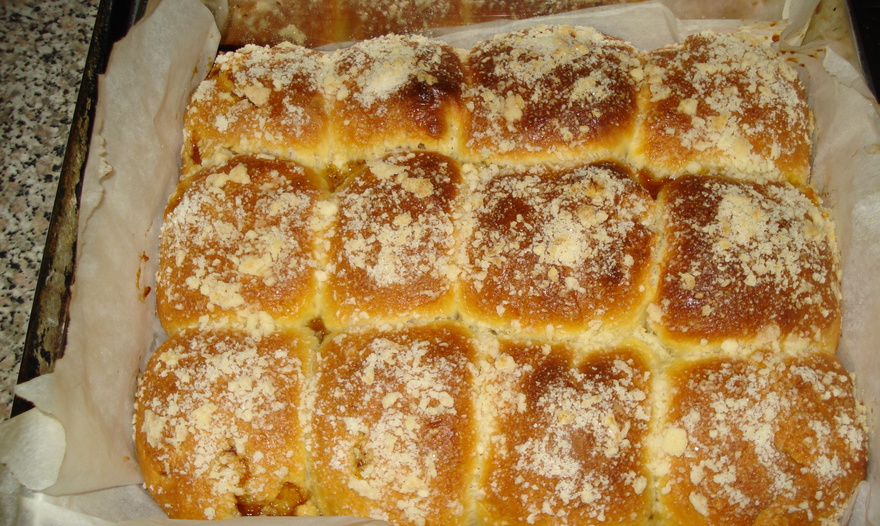 Булочки с персиками