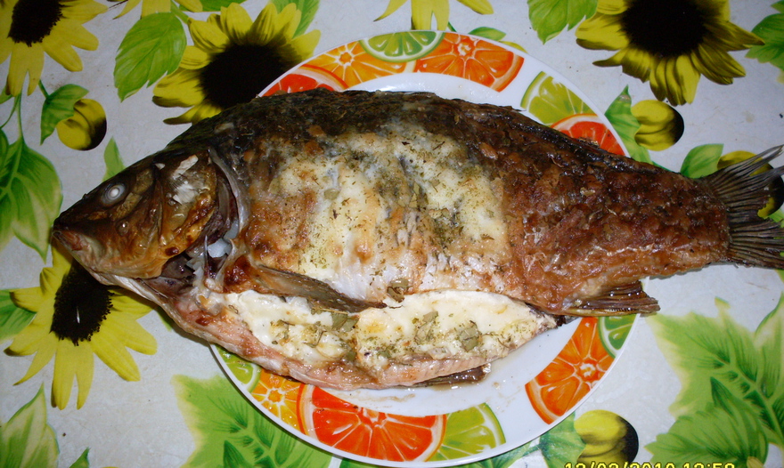 Карась, запеченный с майонезом