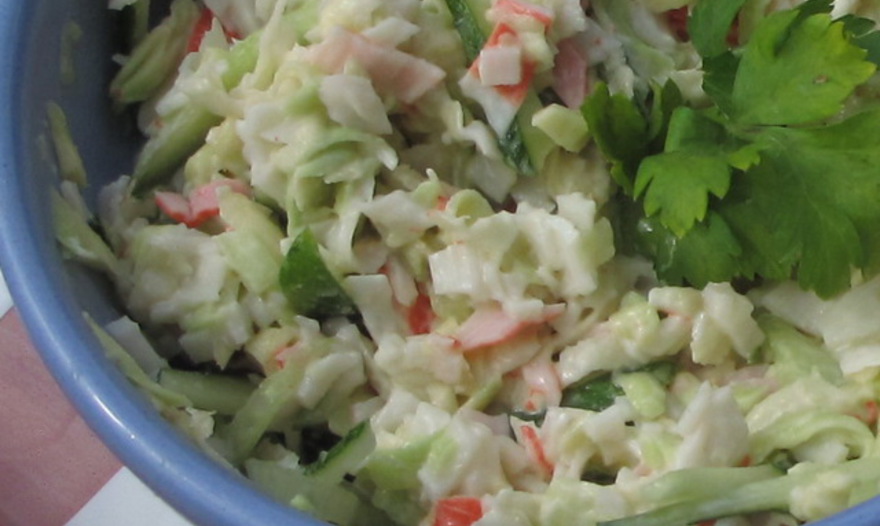 Авокадо с крабовыми палочками