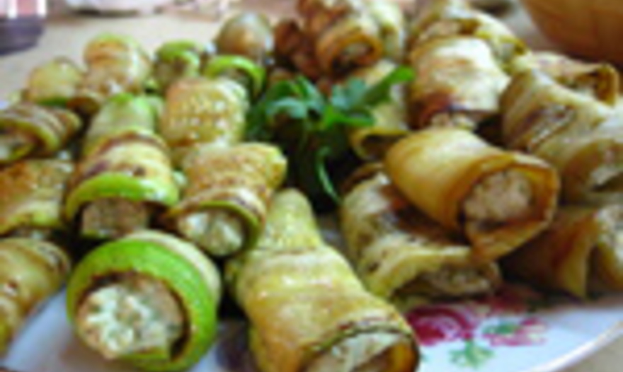 Рулеты из баклажанов и канапе из цукини 