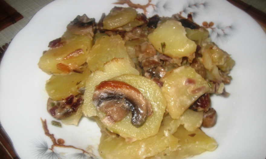 Картошка с грибами в чесночном соусе