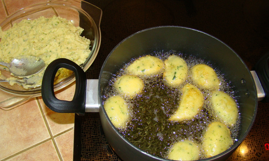 Кукурузные клецки во фритюре