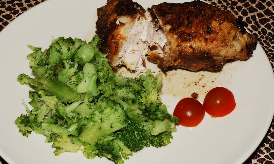 Куриный шницель с пюре из брокколи