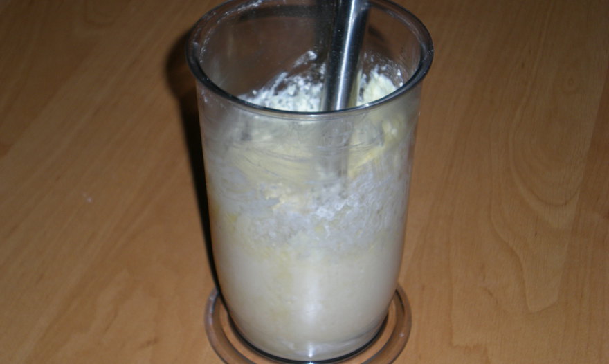 Творожные ньокки в соусе из черной смородины