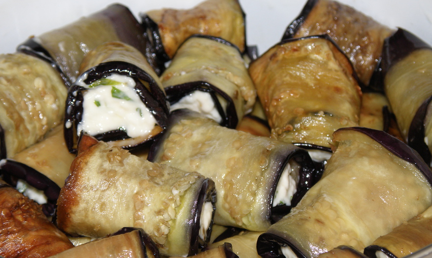 Баклажановые рулетики