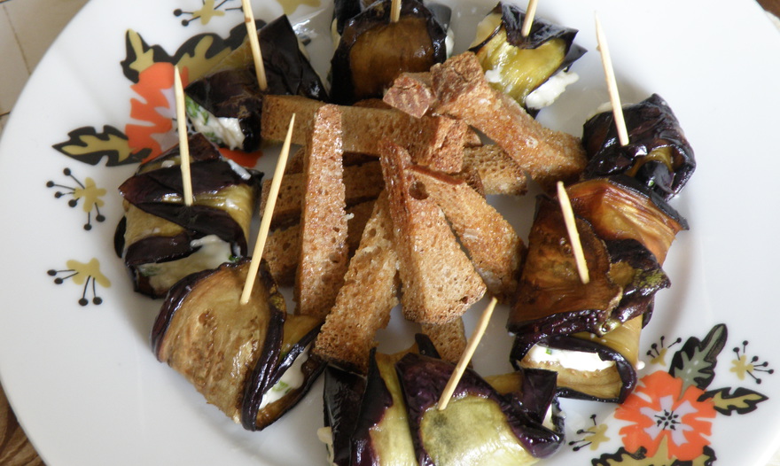 Баклажановые рулетики