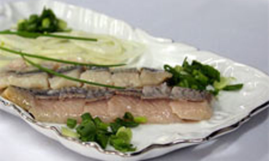 Сельдь маринованная