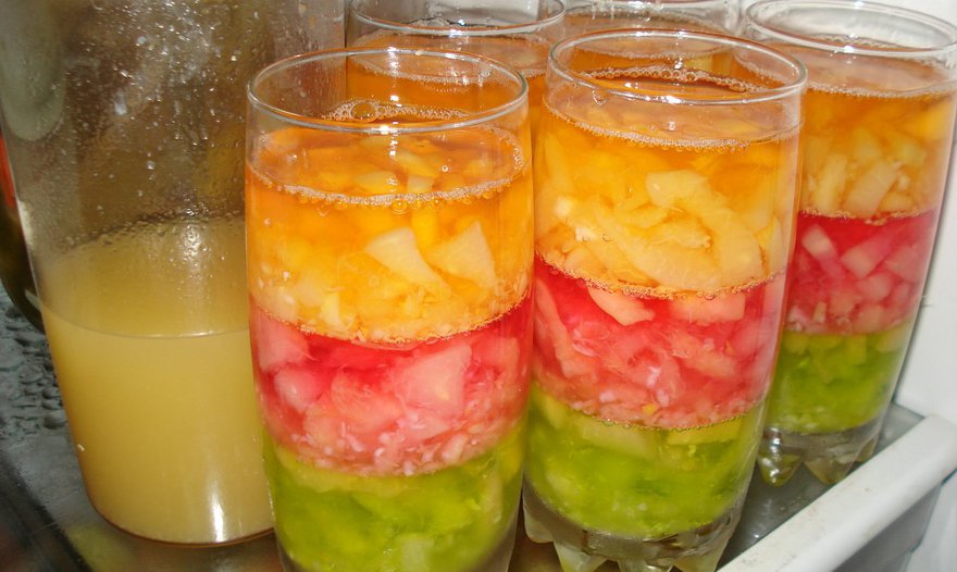 Разноцветное желе с дыней