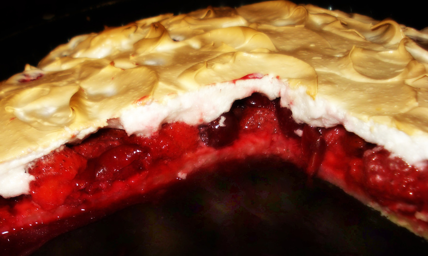 Вишнево-клубничный торт