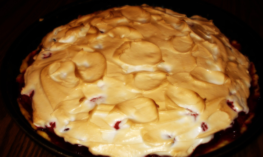 Вишнево-клубничный торт