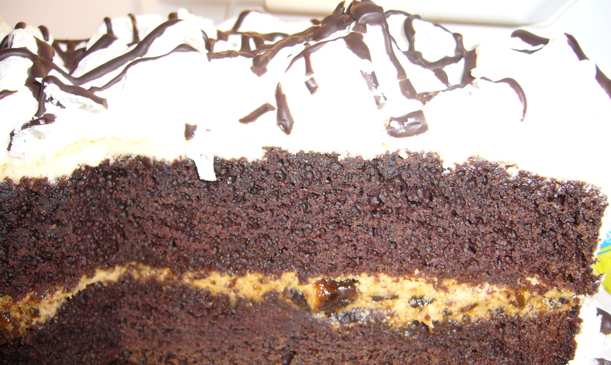 Торт сливочно-шоколадный с черносливом