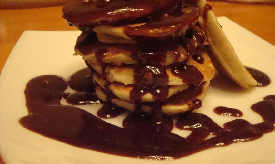 Оладушки под шоколадным соусом