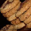 Овсяно-шоколадное печенье с соленым арахисом