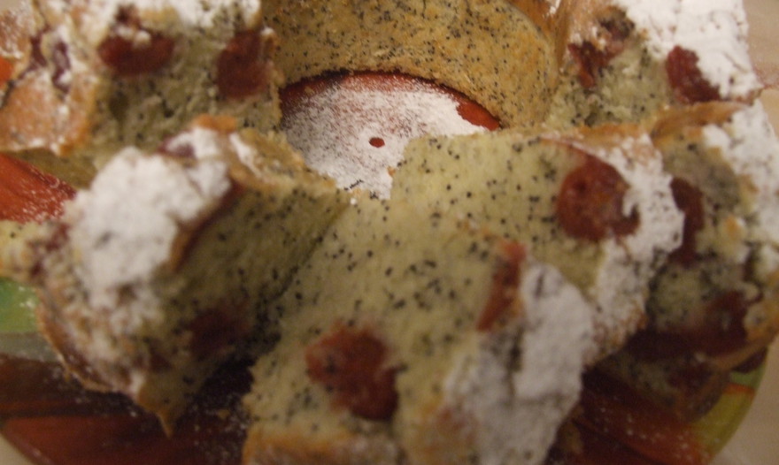 Маковый кекс с вишней