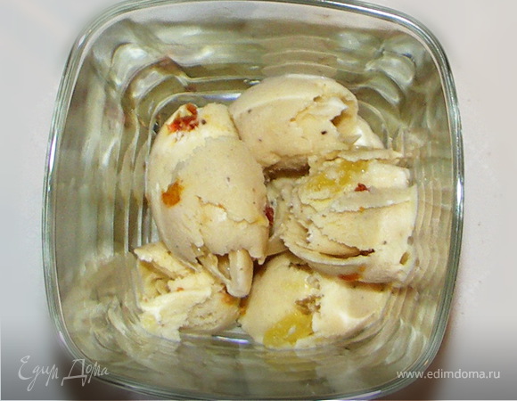 Медовое мороженое с кизилом и ананасом