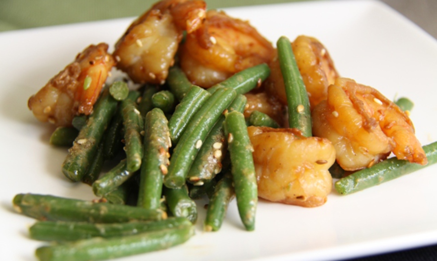 Зелёная фасоль с тахини и креветками