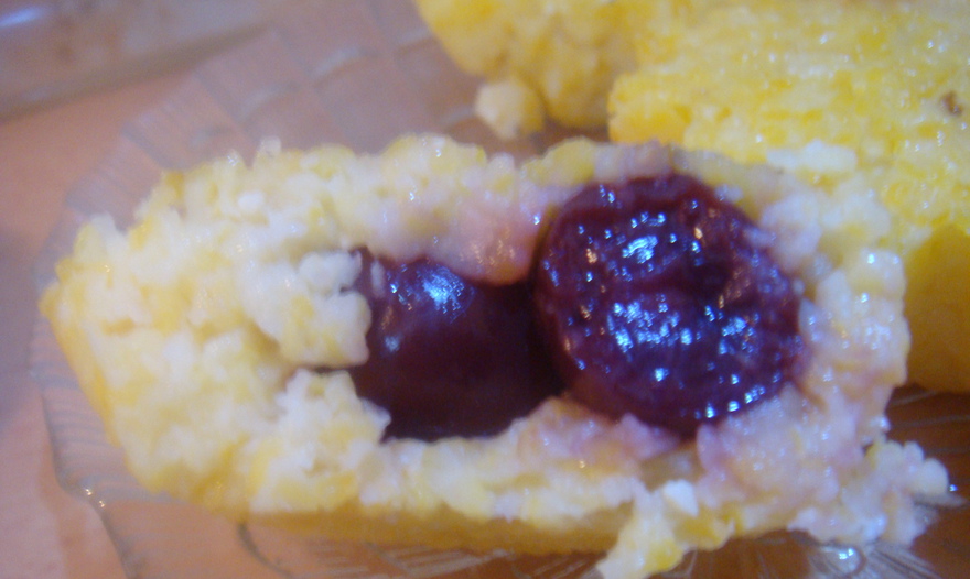 Кексы из поленты с вишнями и мармеладом