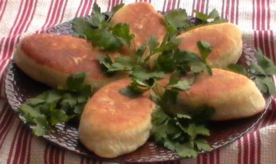 Пирожки с домашним паштетом и картофелем