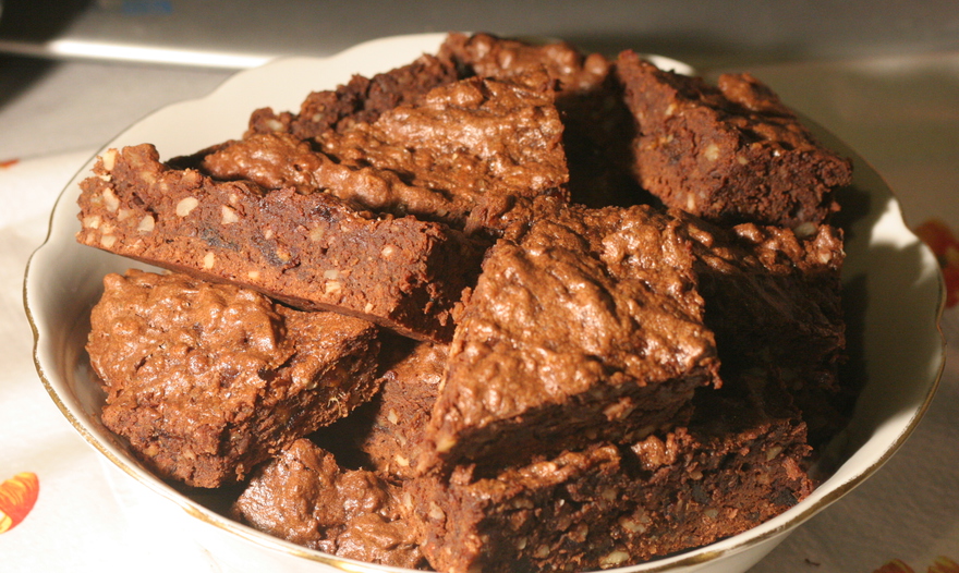 Брауни с финиками и грецкими орехами